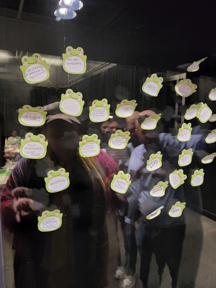 Frog post its with writing