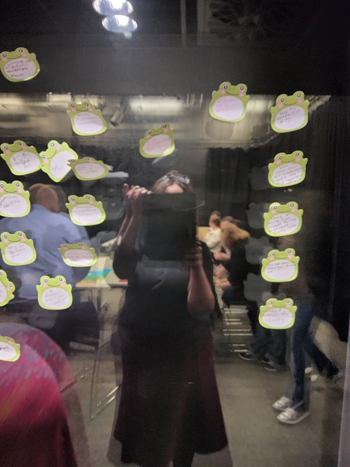 Frog post its with writing